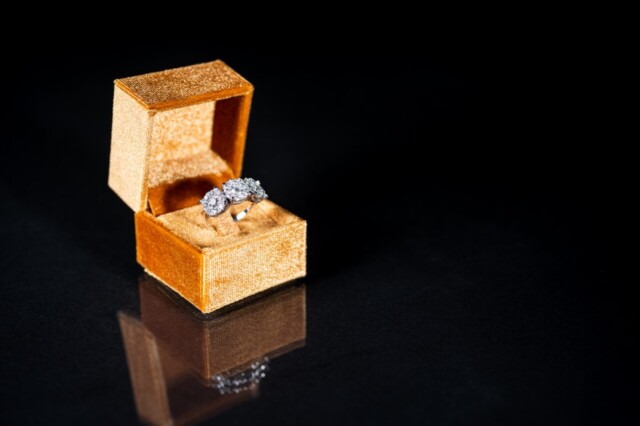 anello Trilogy con scatola